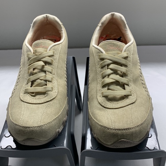 𝅺Skechers Relaxed Fit Denim Slip On Athletic Casual Shoe Size 8 Colour Natural - Picture 2 of 8